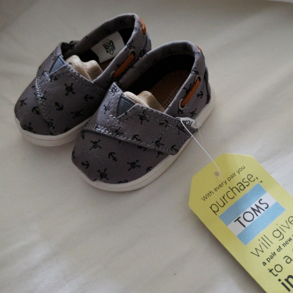 Tom's steel grey skulls